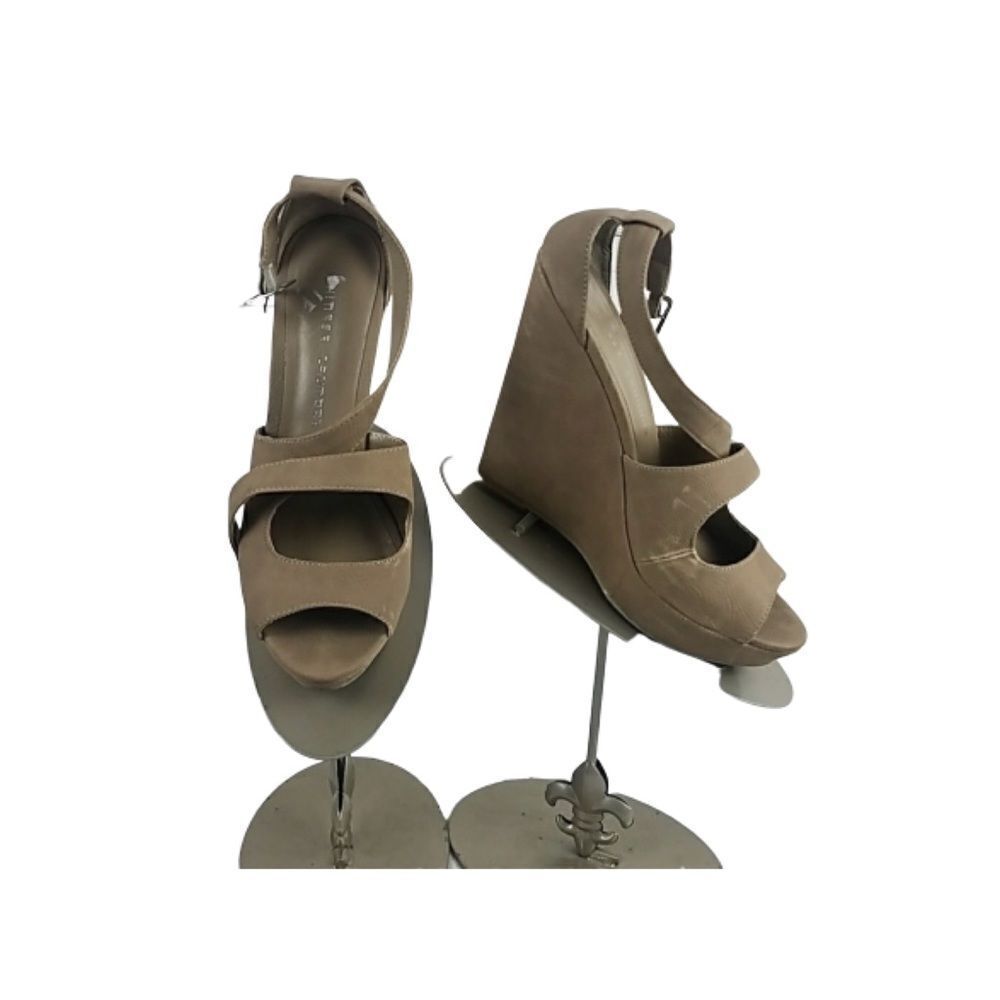 Chinese Laundry  Wedges Size 8.5